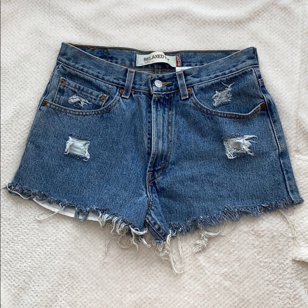 NWOT Distressed Levi’s Shorts Jean Ripped VTG EUC - Picture 3 of 6